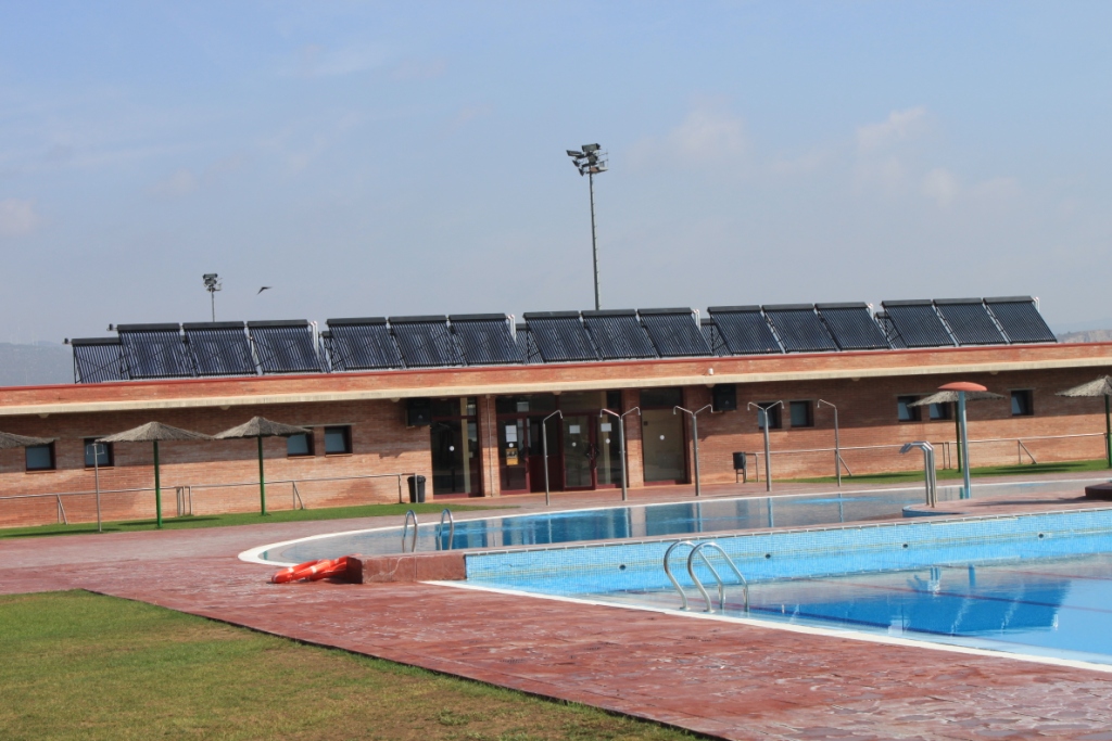 Comment concevoir une piscine solaire et un système de chauffage des locaux