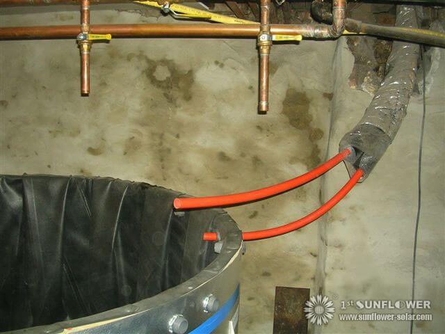 Installation de r&eacute;servoirs de plomberie et de stockage pour syst&egrave;me de chauffage solaire (3)